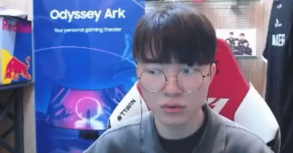 Faker dùng kênh stream làm nơi giải đề thi, câu hỏi khiến game thủ khóc thét