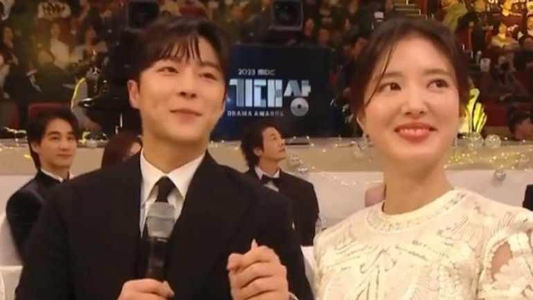 Cặp sao đồn hẹn hò khẳng định tình yêu giữa lễ trao giải, ai nấy đòi yêu thật