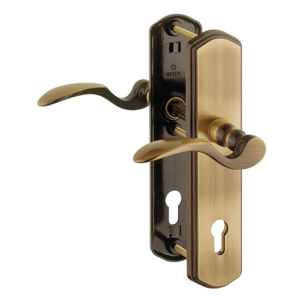 Klamka-klamka Munchen ze stalową tarczą zabezpieczającą, kolor mosiądz brązowiony, 87-92 mm, wersja prawa