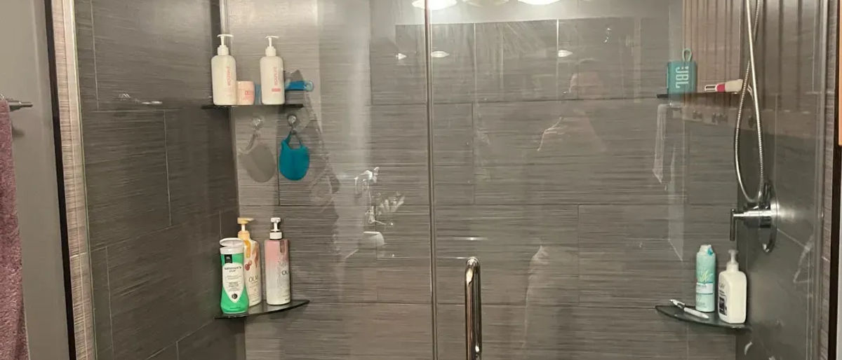 680 N Lake Shore Drive bathroom before renovation -- dated tub and tile