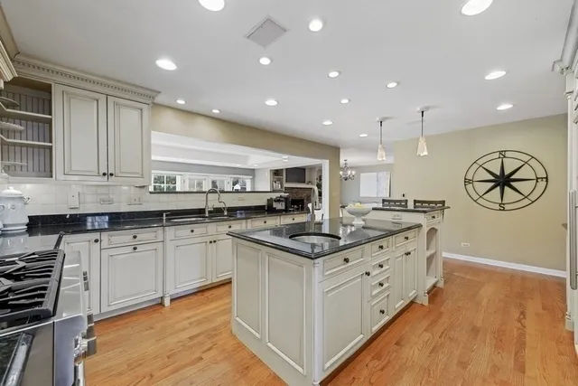 Hinsdale kitchen before remodel - view 3
