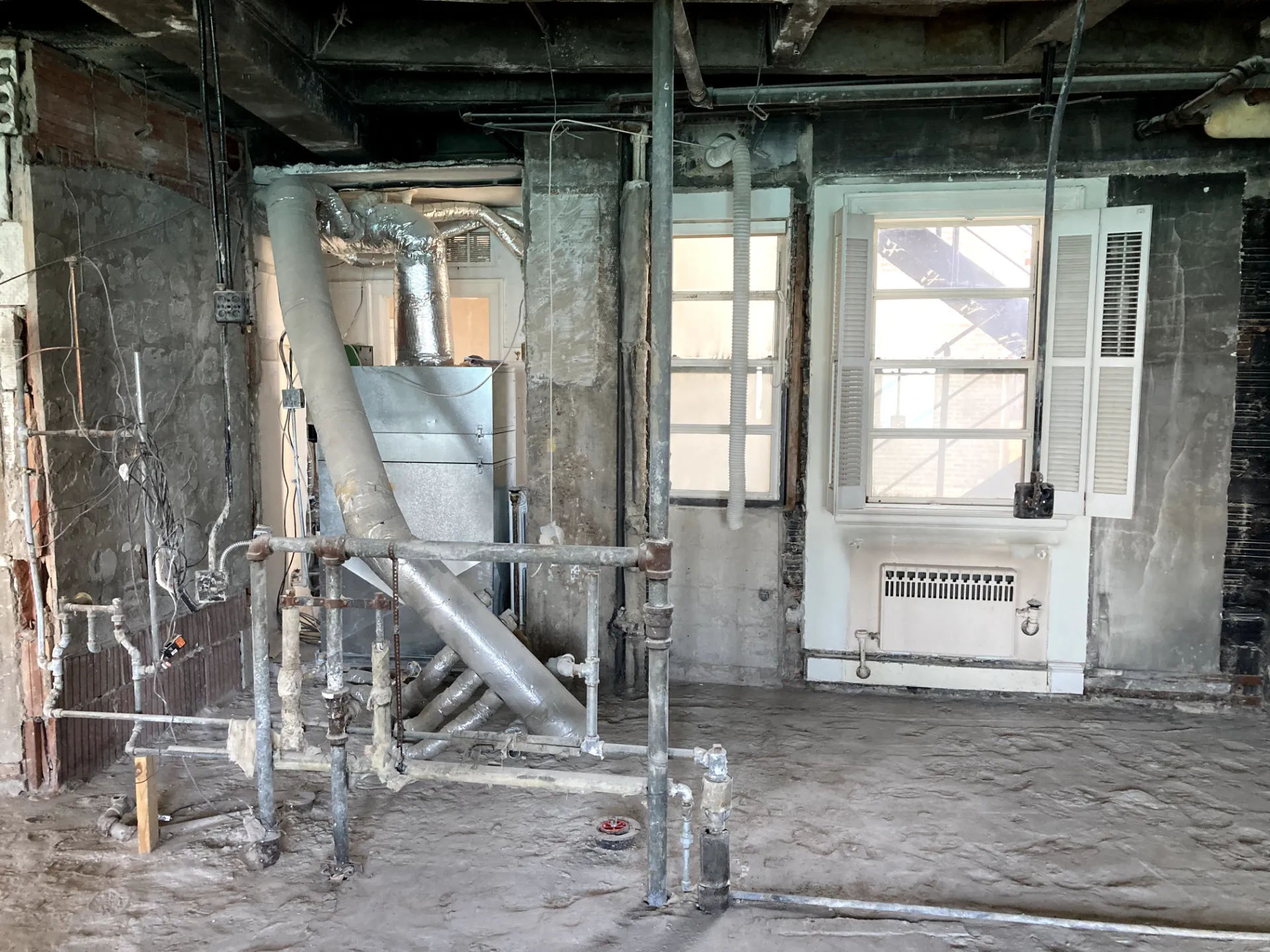 1242 N Lake Shore Drive original interior space before Gold Coast pre-war co-op gut renovation