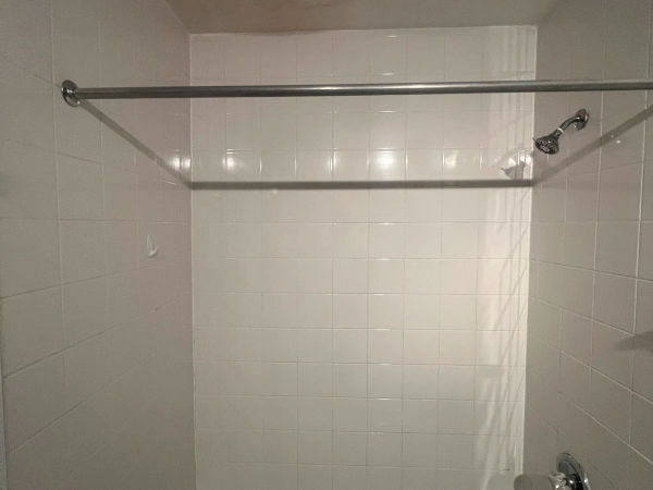 Streeterville Chicago bathroom before renovation -- original tub tile and fixtures, 60611