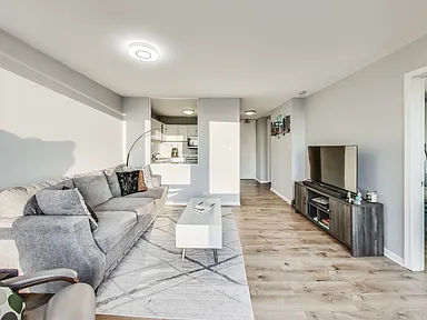 Original kitchen in Streeterville condo