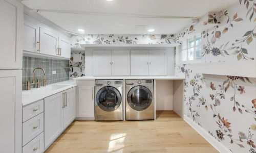 Custom laundry room cabinets Lincoln Park