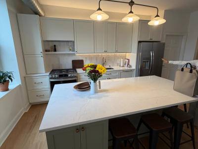 Two-tone cabinet condo kitchen Chicago West Loop -- custom upper and lower cabinet colors