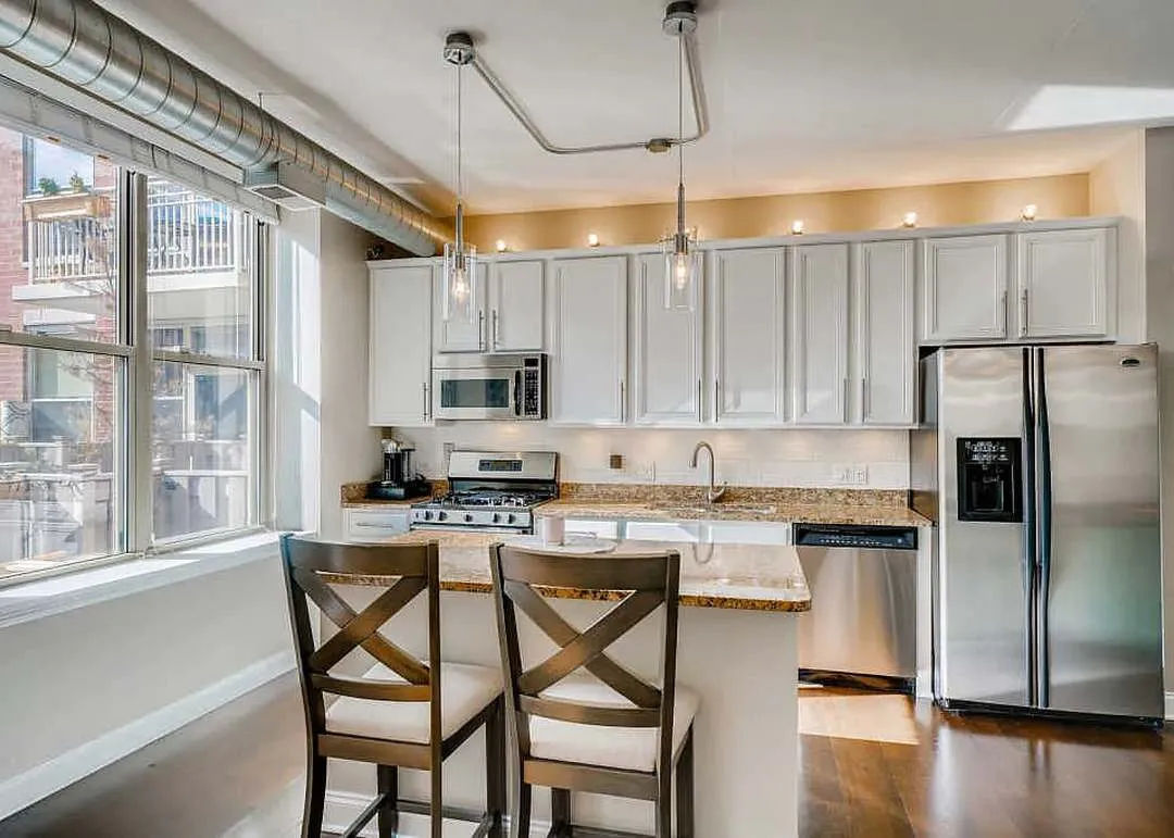 West Loop condo kitchen before remodel - 1001 W Madison St