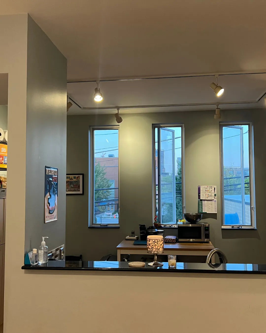 Kitchen before renovation - closed layout