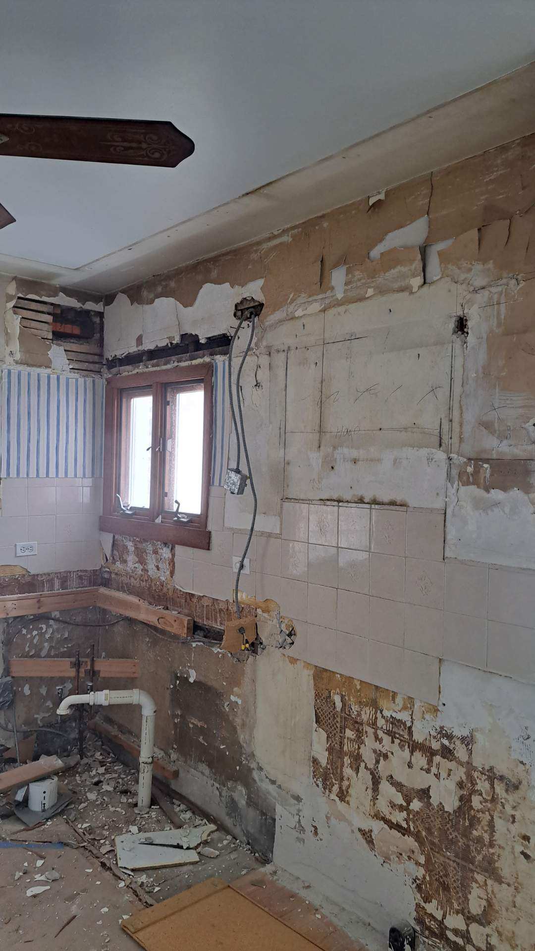 Andersonville kitchen demolition May 17 2023 -- N Magnolia Ave 60640 pre-construction documentation vintage Chicago home