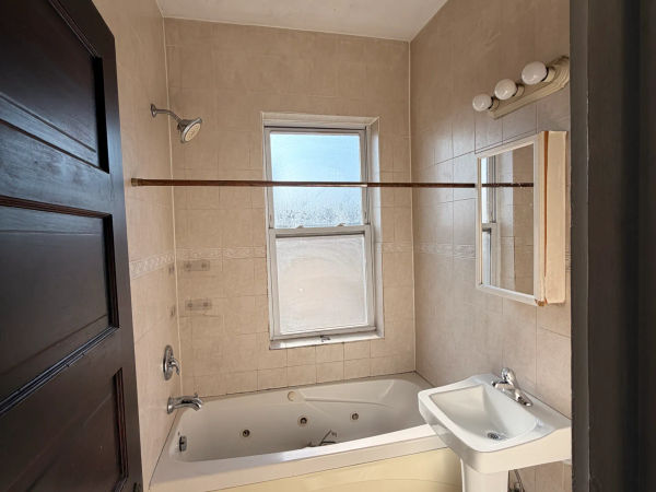 Bucktown bathroom before renovation -- original dated fixtures