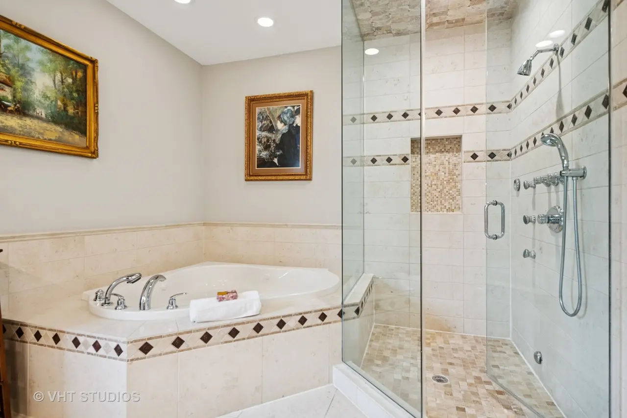 Wicker Park dining area before renovation