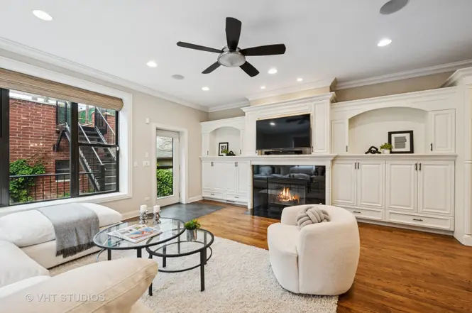 Wicker Park living room before remodel - basic layout