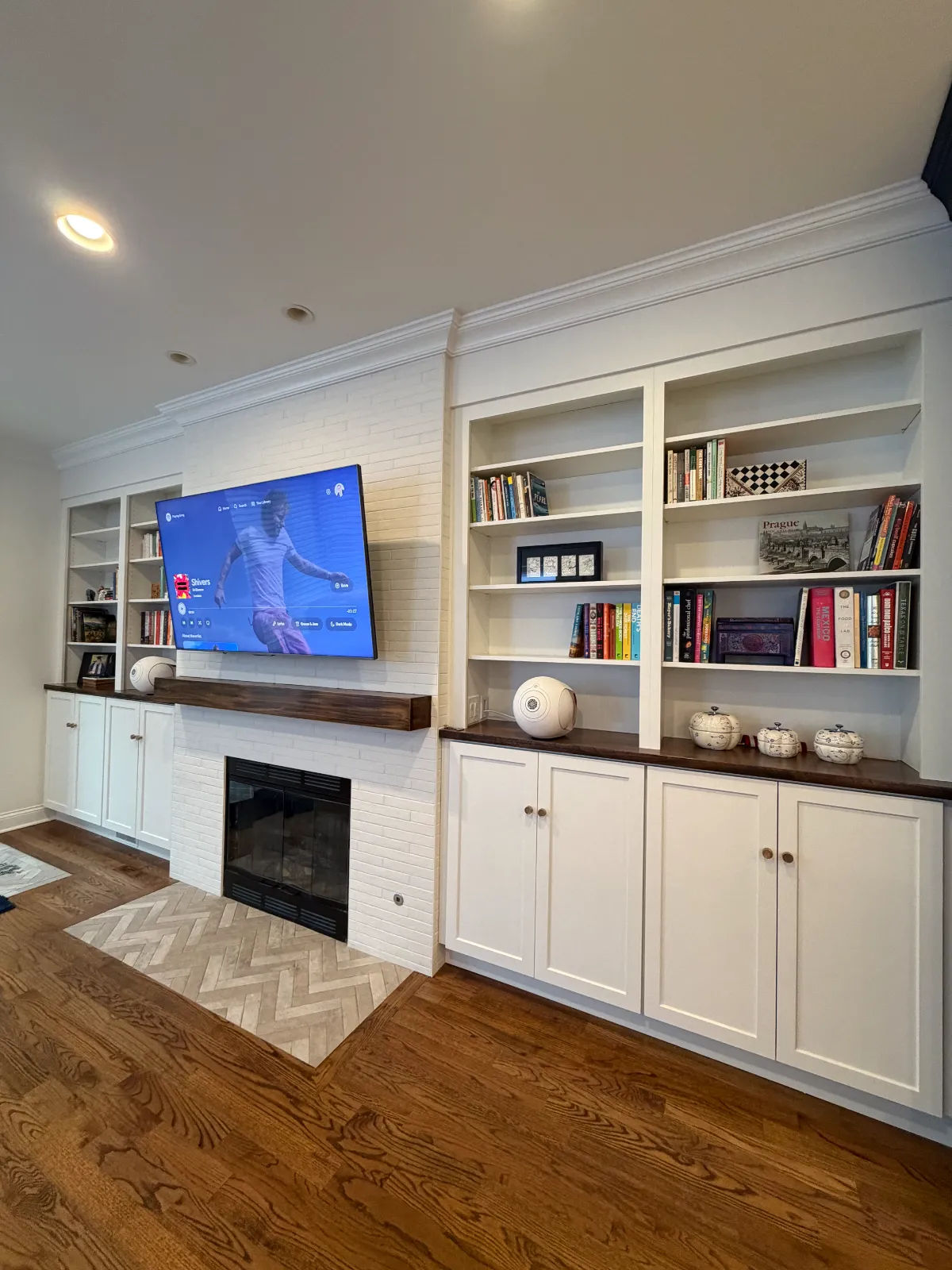 Wicker Park living room entertainment center built-ins after