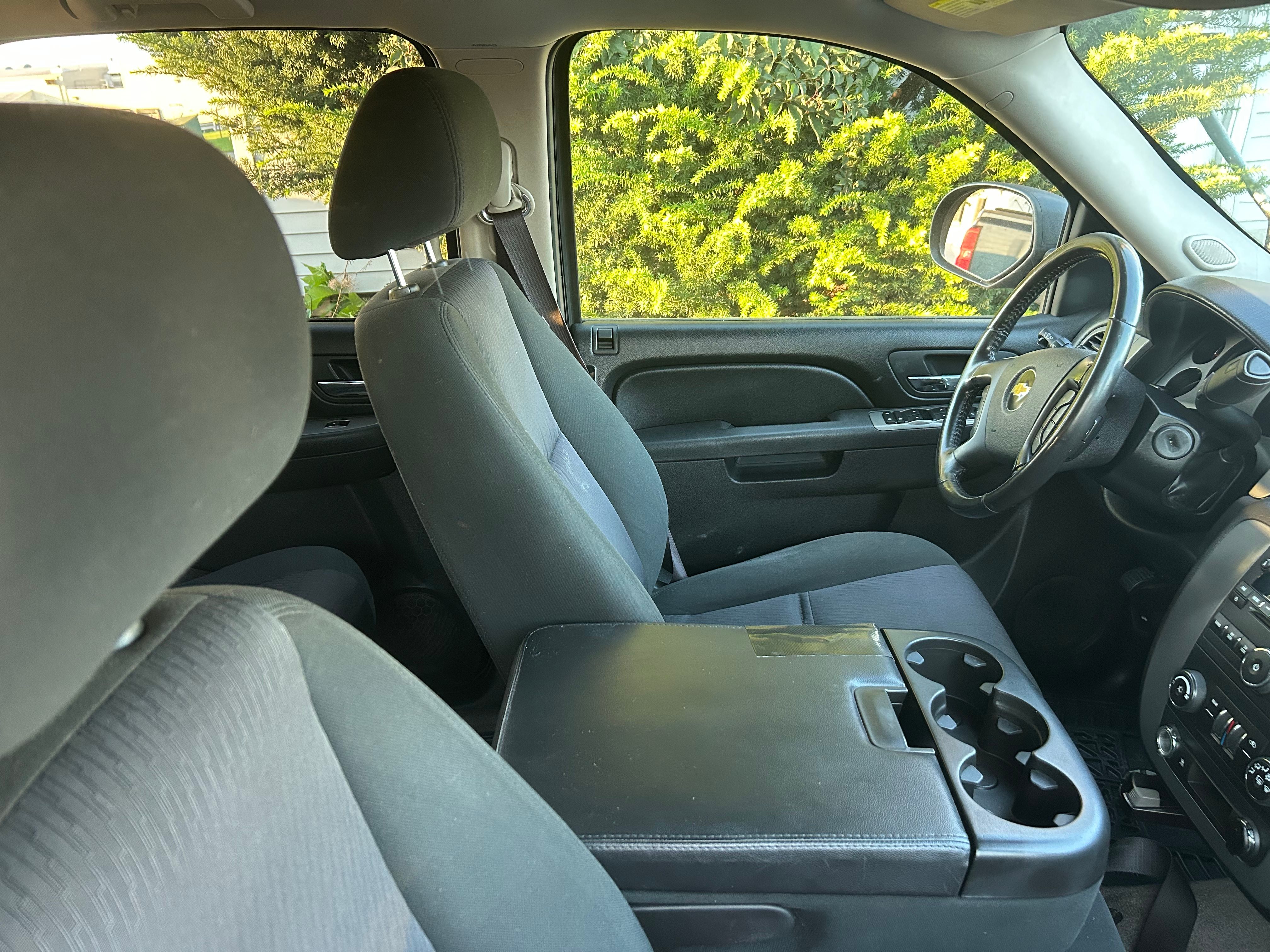 2010 Chevrolet Suburban front cabin
