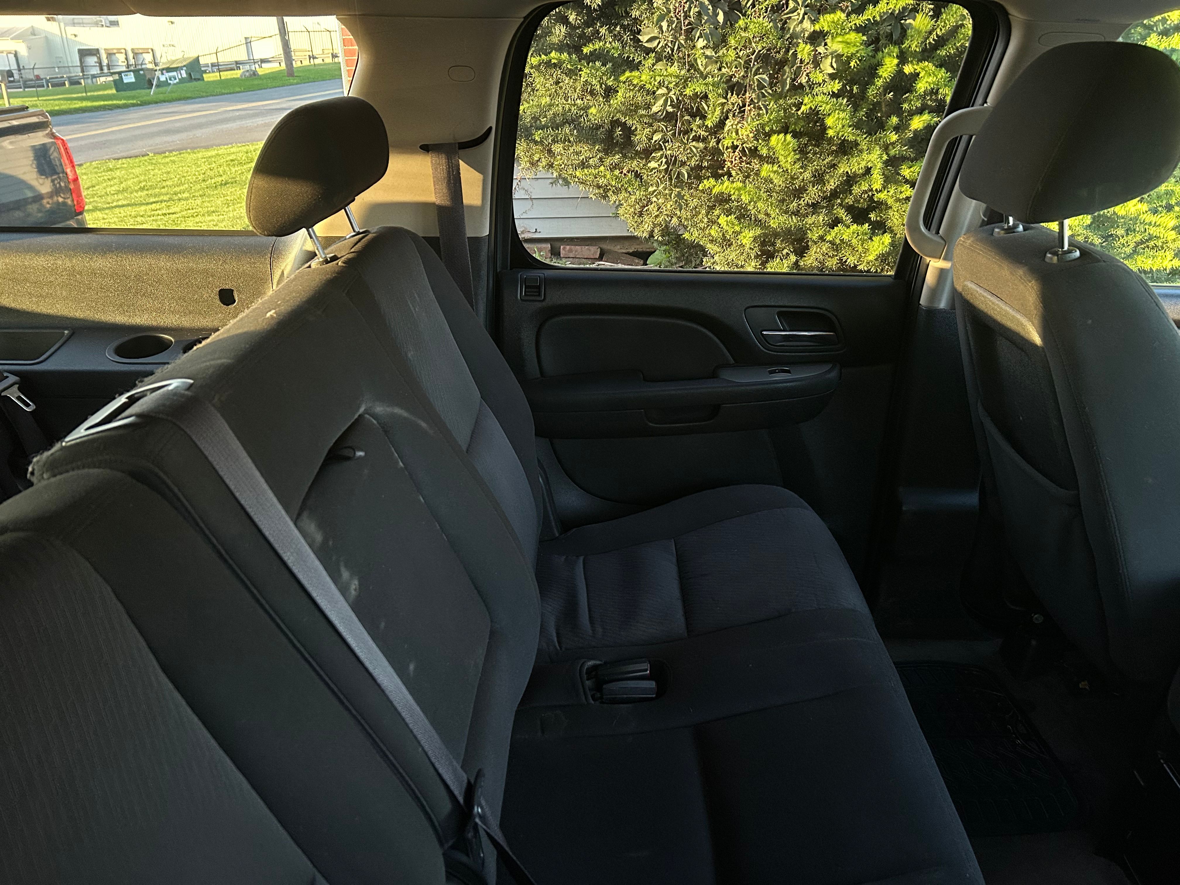 2010 Chevrolet Suburban second row