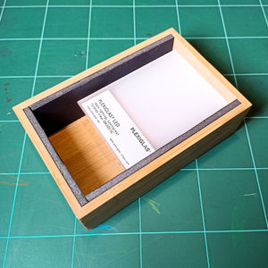 Plexiglas diffuser on light source