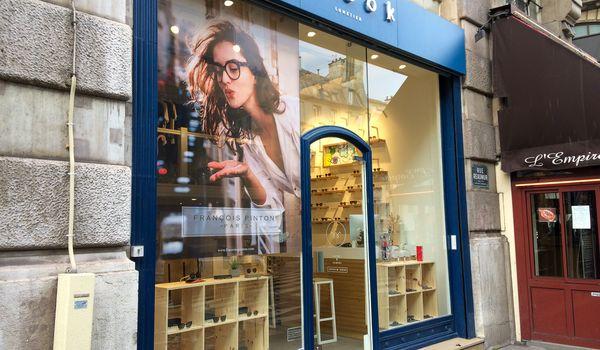 Vitrine adhesif microperfore opticien paris