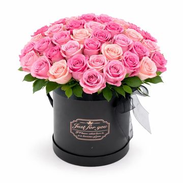 Sweet Kisses – Mixed Luxury Pink Roses in a Hat Box