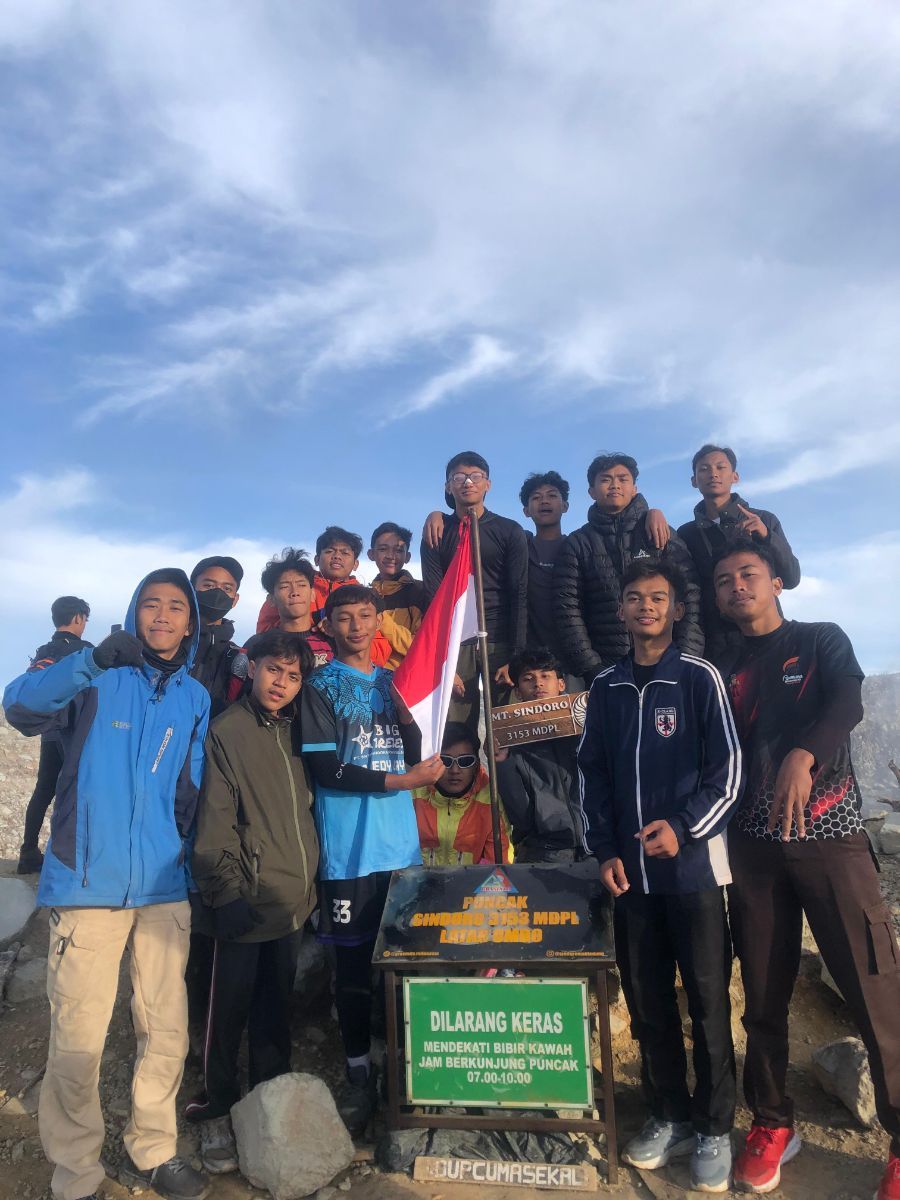 Pendakian Gunung Sebagai Media Pembelajaran Kehidupan