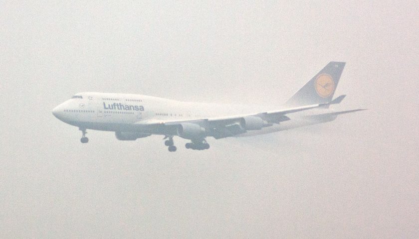 747 im Nebel