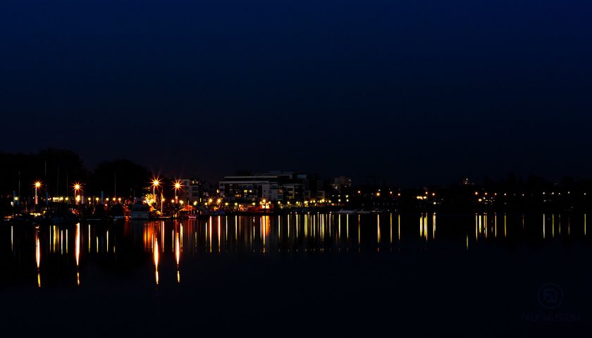 Hafen bei Nacht