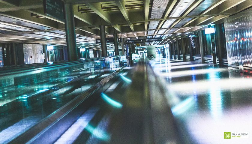 Nachts, allein im Terminal