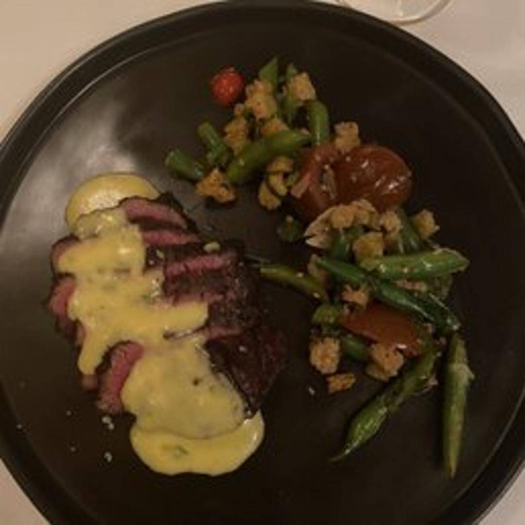 carousel-default-image