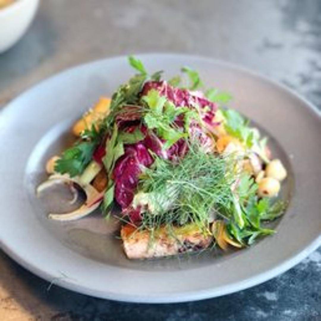 carousel-default-image