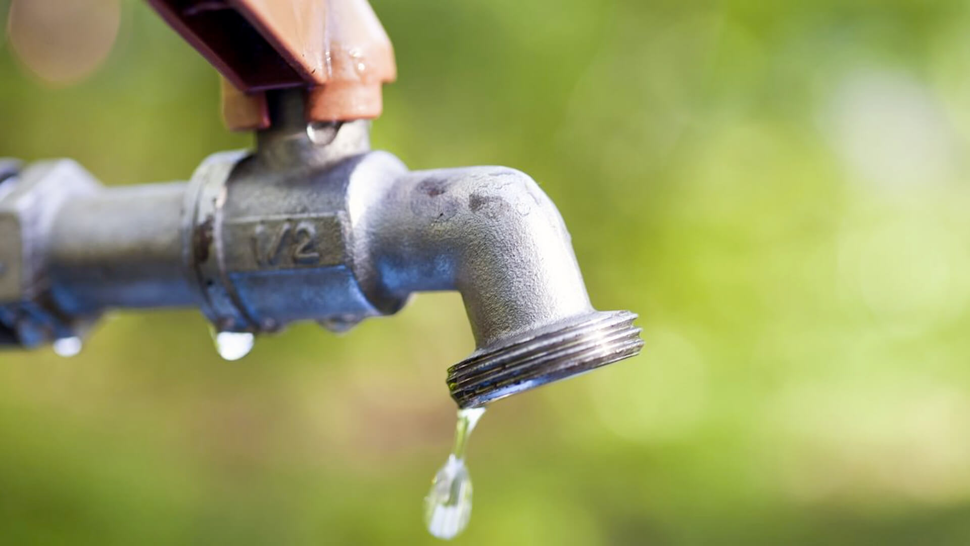 link leaking water in the bathroom sink hot