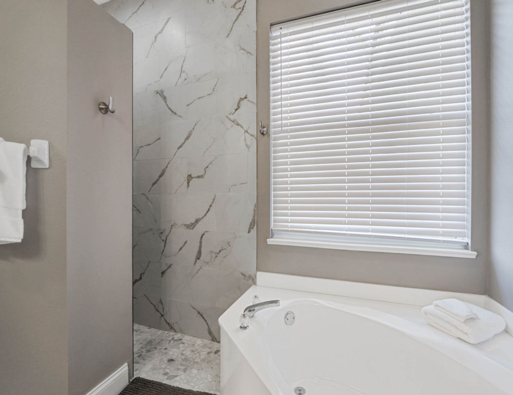 Marble Walls With Modern White Bath Tub