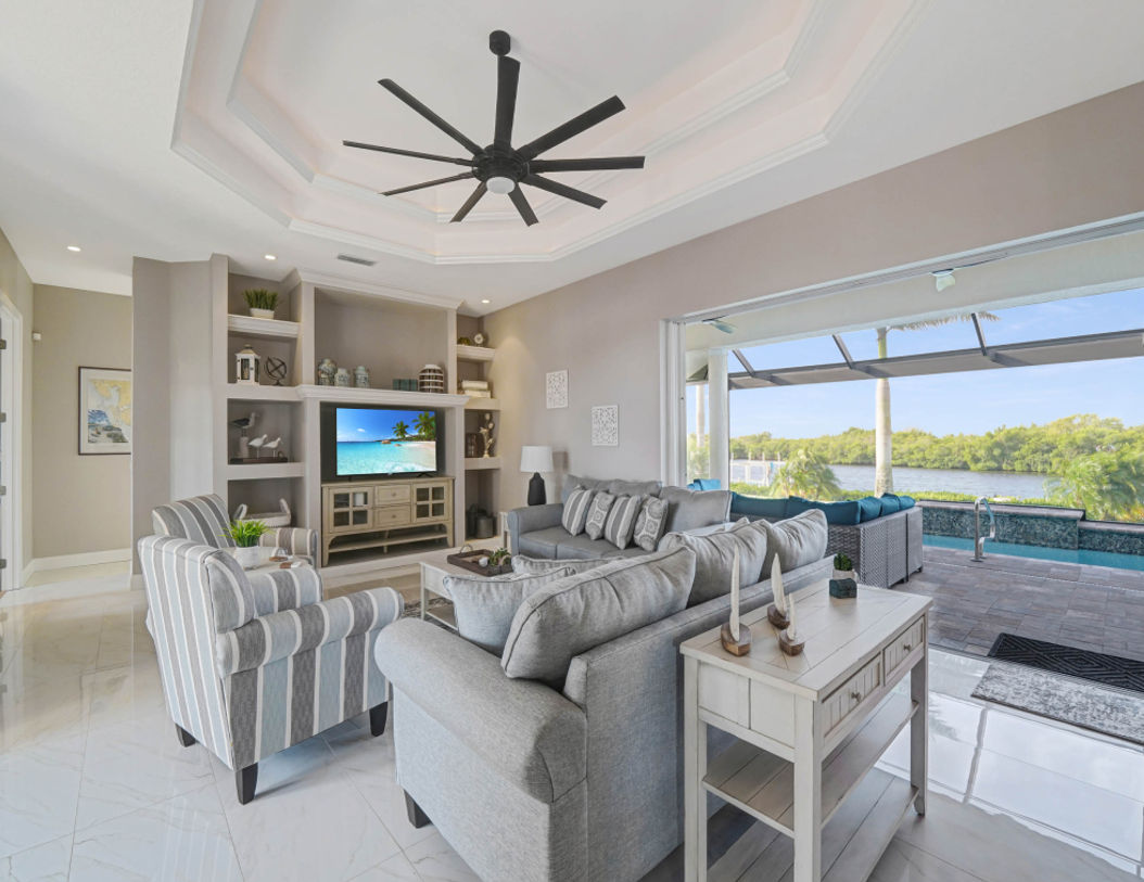 Modern Wide Living Room Near Pool Area