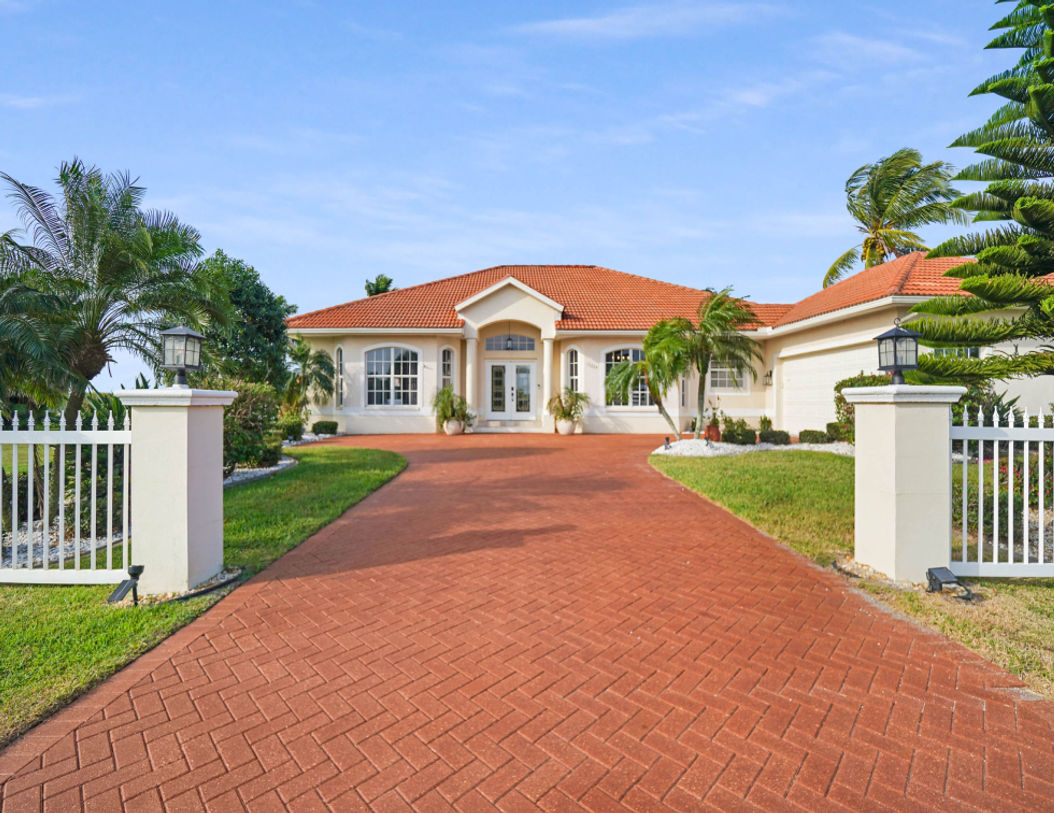 Entrance View of Sunset Manor House