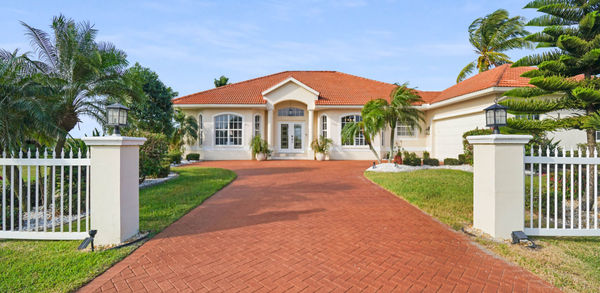 Entrance View of Sunset Manor House