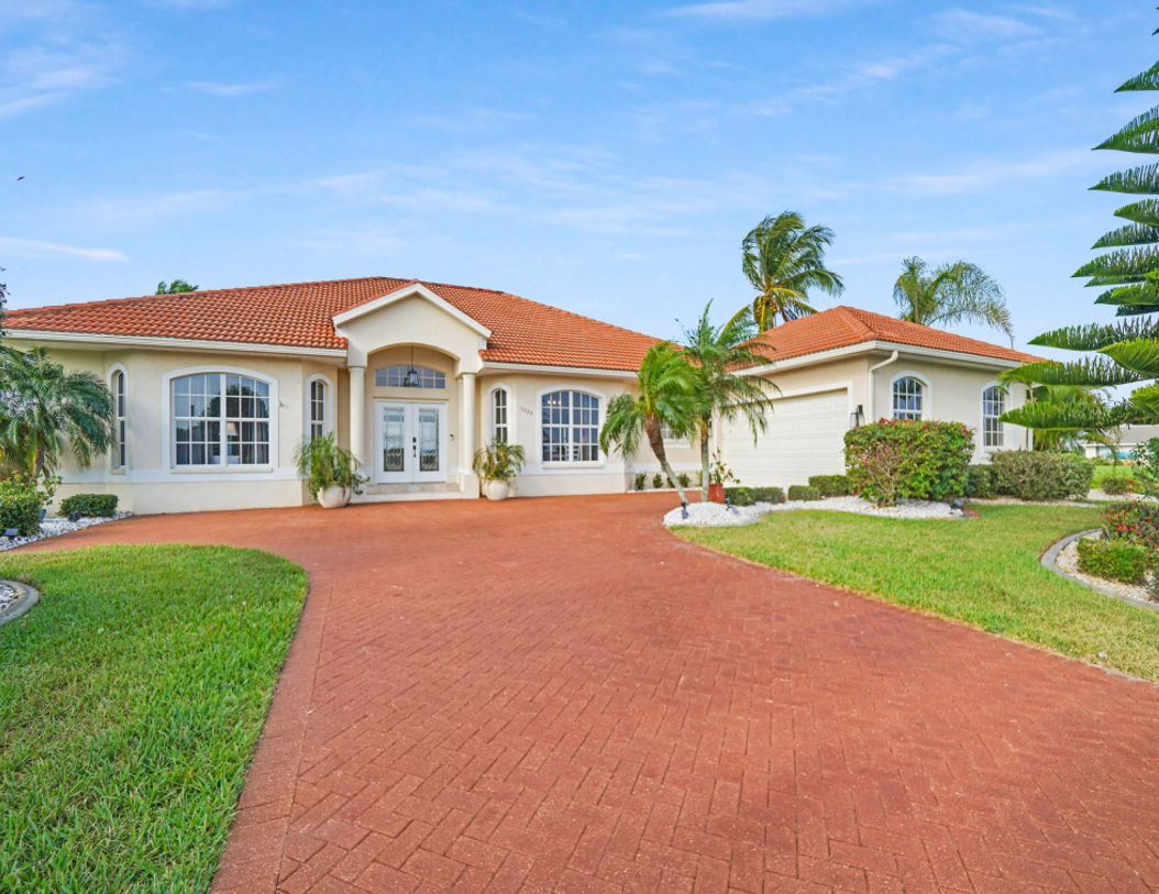 Front View of Big Modern House of Sunset Manor