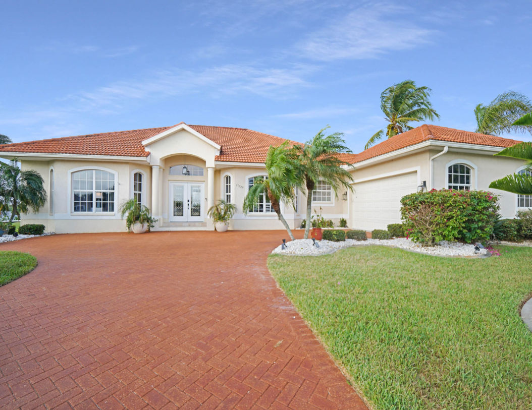 Front View of Big Modern House of Sunset Manor