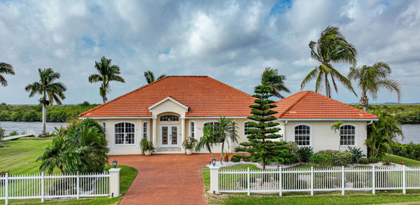 Sunset Manor Port Charlotte Fence and Entrance