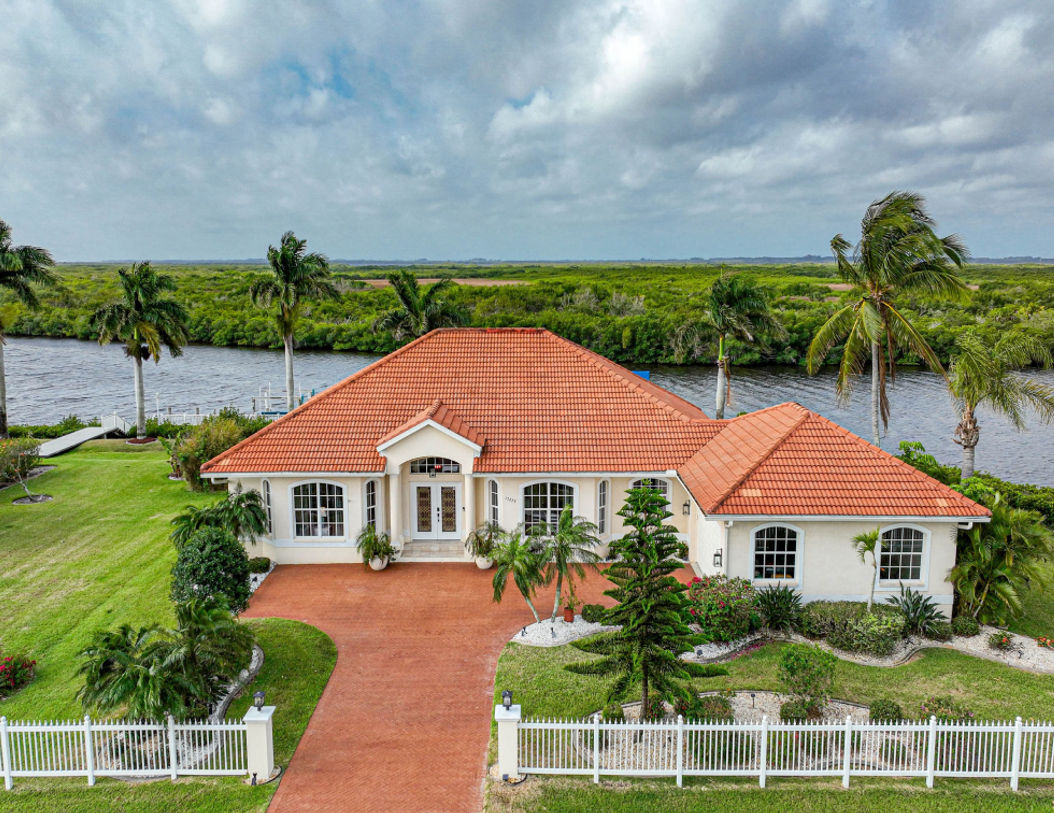 Huge Vacation Waterfront Home in Port Charlotte
