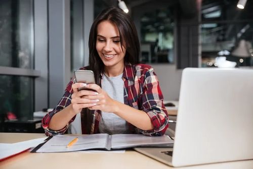 Employee using VoIP on her smartphone