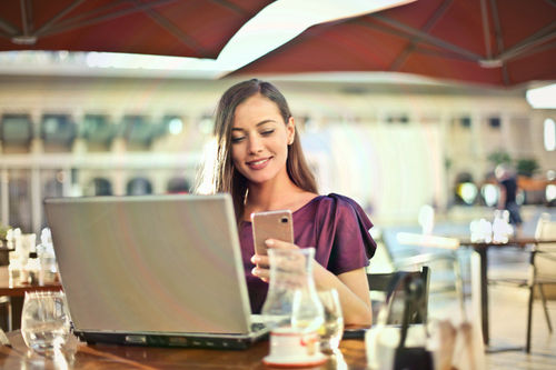 woman-at-cafe-dialing-virtual-phone-number.png