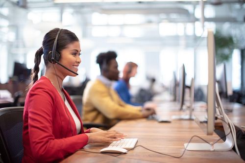a customer support representative using contact center software to communicate
