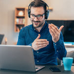 A contact center agent communicating with customer using cloud communication technology