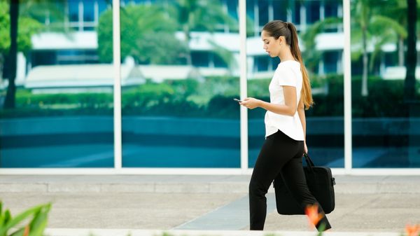 xl-bnr-women-walking-on-phone.jpg