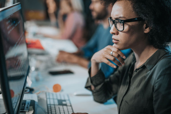 A customer service representative looking at their computer screen analyzing FCR