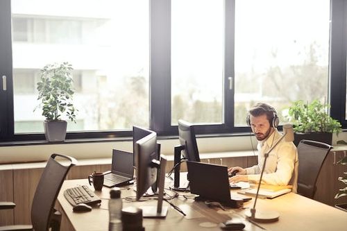 A man using call center solutions to resolve customer queries