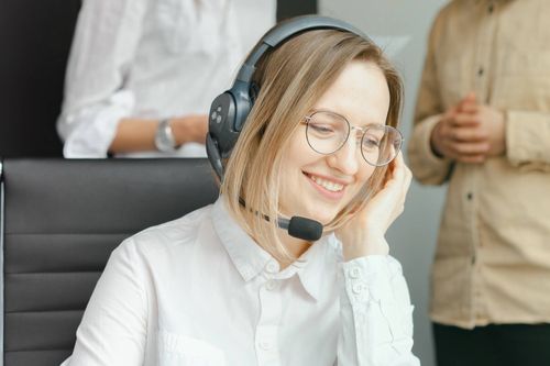 Agent using auto dialer to connect with customers