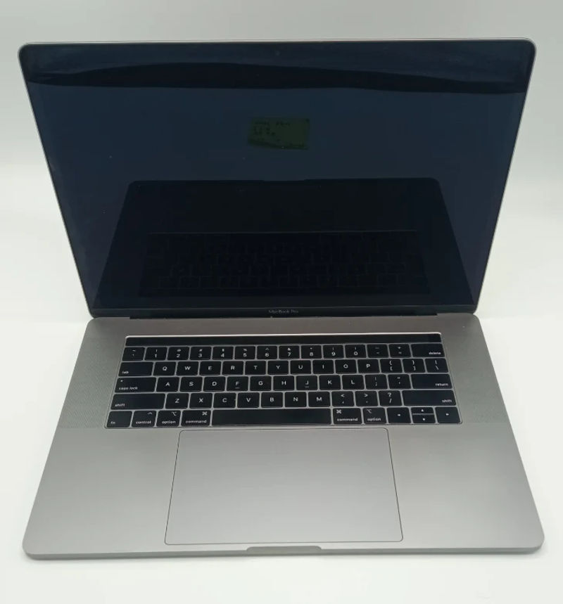 MacBook Pro 15" (2019)