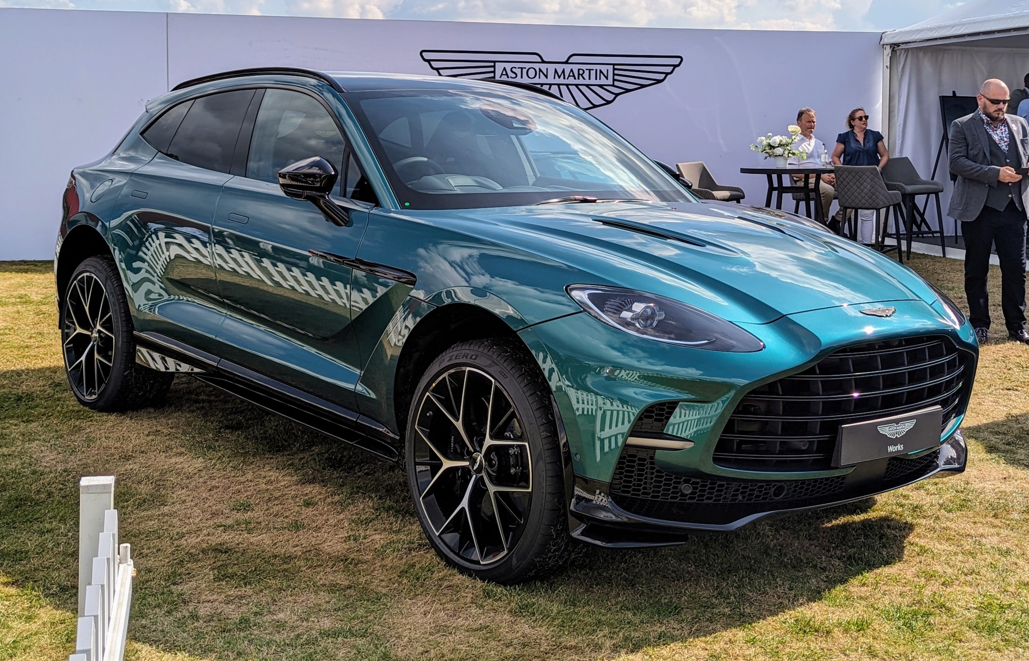 ASTON MARTIN Dbx