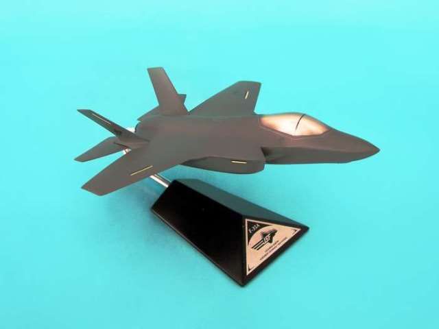 Daron Worldwide Trading B11472 F-35A Jsk - USAF 1/72 AIRCRAFT