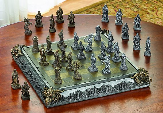 DSPS 35301012929 Medieval Chess Set