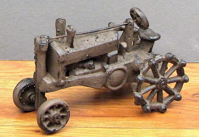 IWGAC 0184S-1046 Vintage Cast Iron Tractor